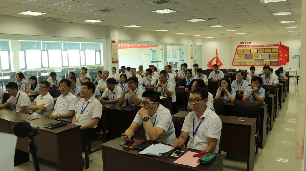 知識(shí)競(jìng)賽爭(zhēng)先鋒 比學(xué)趕超展風(fēng)采 —— 花花牛乳業(yè)集團(tuán)黨委舉辦慶 “七一”黨建知識(shí)競(jìng)賽 知識(shí)競(jìng)賽爭(zhēng)先鋒 比學(xué)趕超展風(fēng)采 —— 花花牛乳業(yè)集團(tuán)黨委舉辦慶 “七一”黨建知識(shí)競(jìng)賽