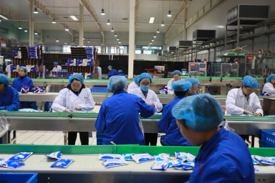 黨員帶頭赴一線 助力春節(jié)保生產(chǎn)—花花牛別樣“生產(chǎn)突擊隊”助力車間生產(chǎn) 黨員帶頭赴一線 助力春節(jié)保生產(chǎn)—花花牛別樣“生產(chǎn)突擊隊”助力車間生產(chǎn)