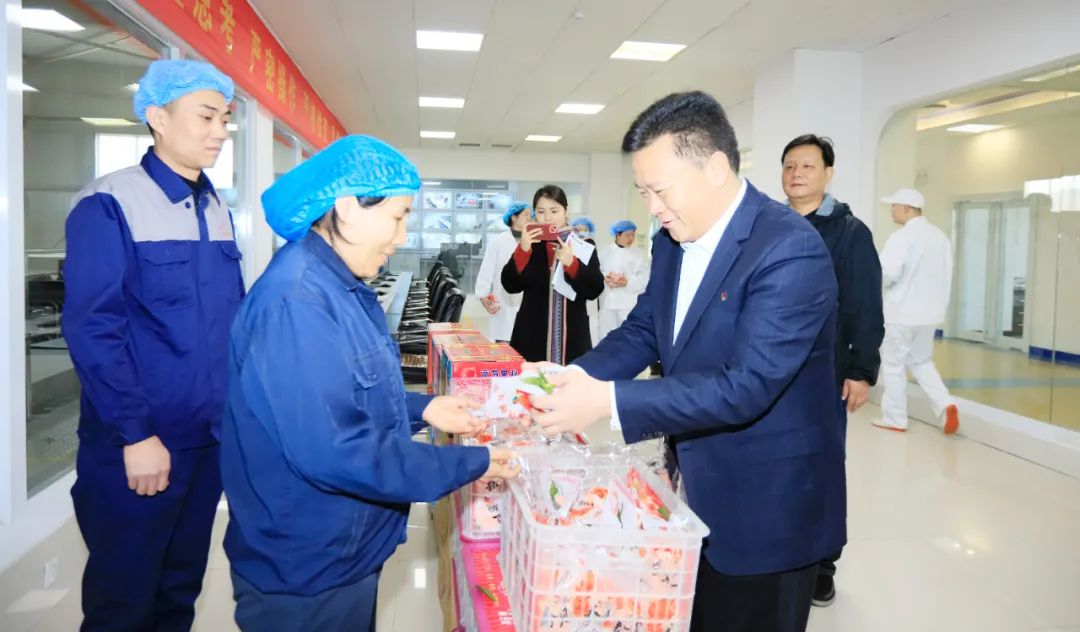 新春慰問送關(guān)懷——集團(tuán)黨委書記、董事長慰問春節(jié)期間堅守崗位的一線職工