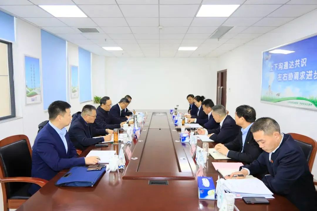 省政府國資委黨委書記、主任李濤一行到花花牛乳業(yè)集團(tuán)調(diào)研