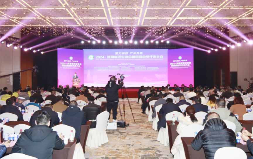 河南奶業(yè)發(fā)展啟航新征程——花花牛乳業(yè)集團(tuán)黨委書記、董事長唐洪峰當(dāng)選河南省奶業(yè)協(xié)會會長