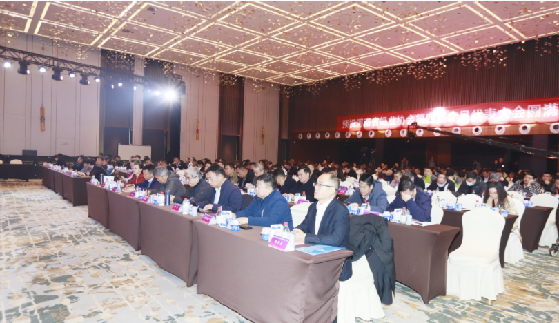 河南奶業(yè)發(fā)展啟航新征程——花花牛乳業(yè)集團(tuán)黨委書記、董事長唐洪峰當(dāng)選河南省奶業(yè)協(xié)會會長