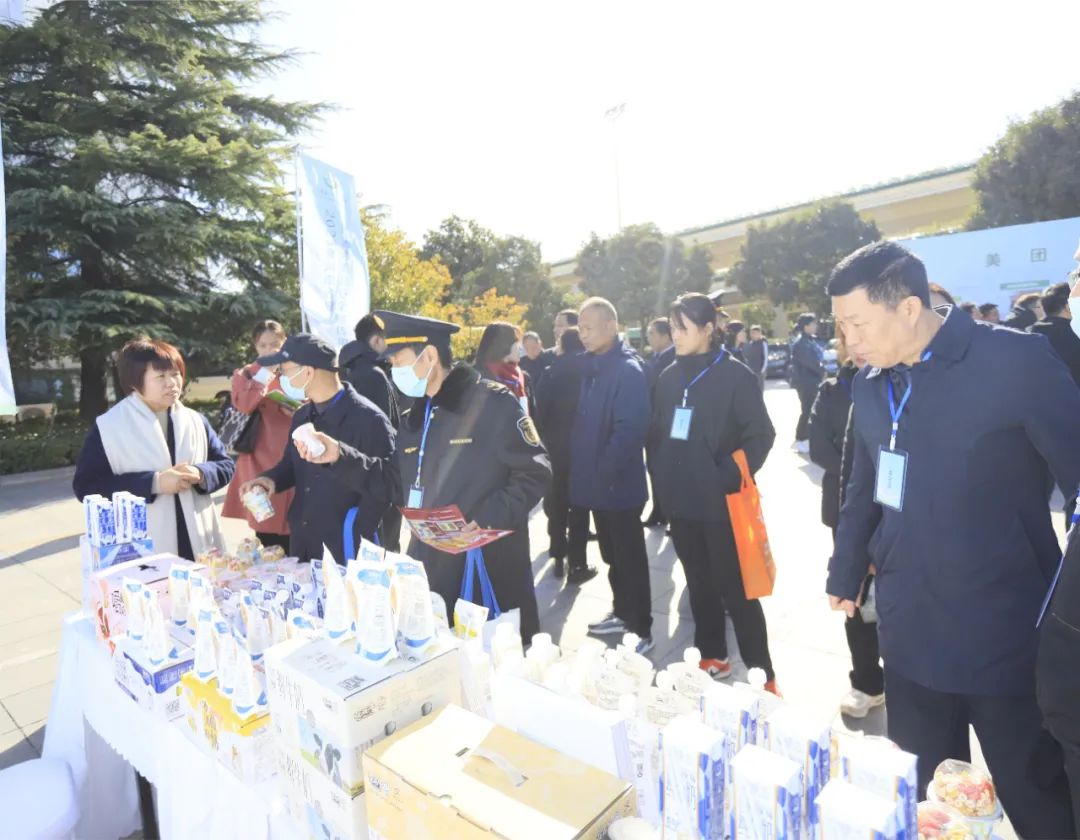 花花牛丨落實食品生產(chǎn)加工企業(yè)質(zhì)量安全主體責任，助力人民群眾生活更美好——2023年河南省暨鄭州食品安全宣傳周啟動儀式隆重舉行