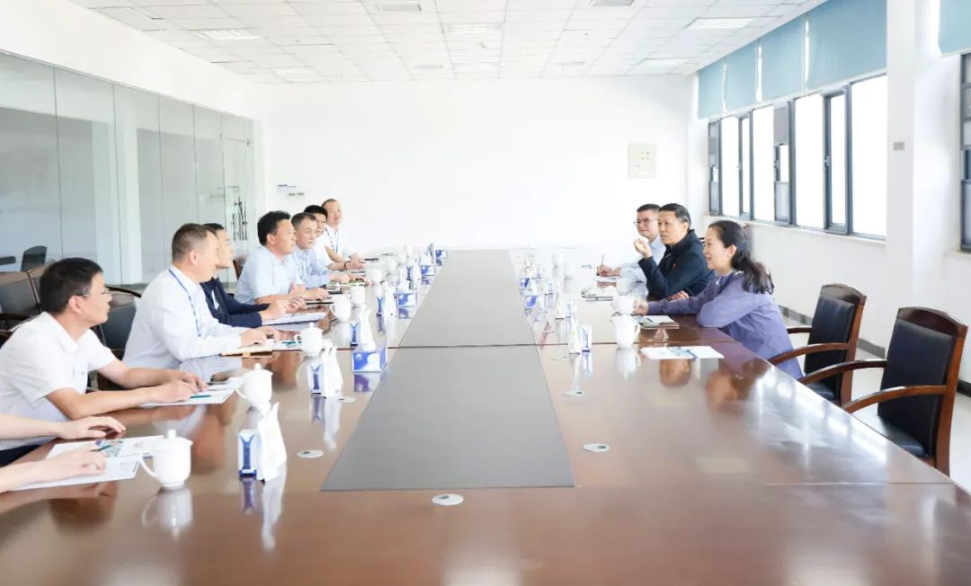 快樂(lè)過(guò)“雙節(jié)”，安全不放假｜河南農(nóng)投集團(tuán)黨委書記、董事長(zhǎng)李曉寰一行蒞臨花花牛乳業(yè)集團(tuán)開(kāi)展“雙節(jié)”安全生產(chǎn)大檢查活動(dòng)并慰問(wèn)一線職工、