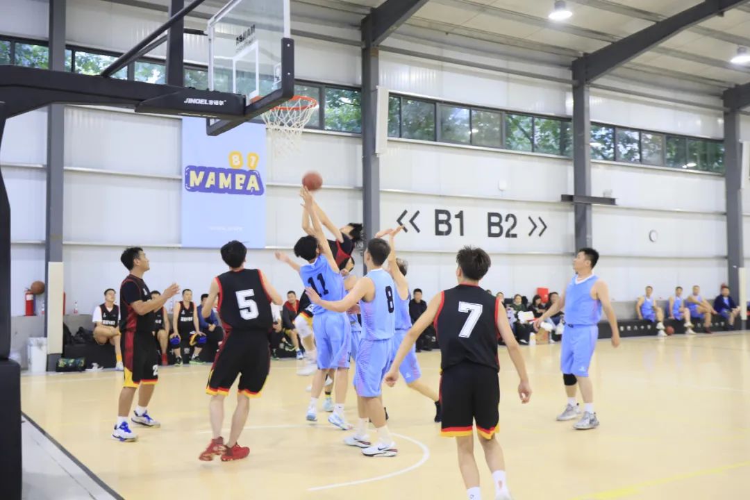 花花牛丨奪冠，奪冠，奪冠！?。∮霉谲姙橹袊?guó)健兒喝彩?。。? style=