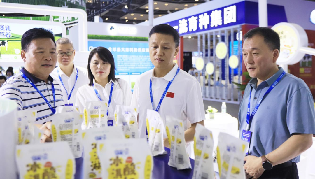 啟航新征程 點亮新賽道丨花花牛乳業(yè)集團參加第十四屆中國奶業(yè)大會暨D20峰會，榮獲“中國乳制品生產(chǎn)企業(yè)現(xiàn)代化等級5A級”評定殊榮