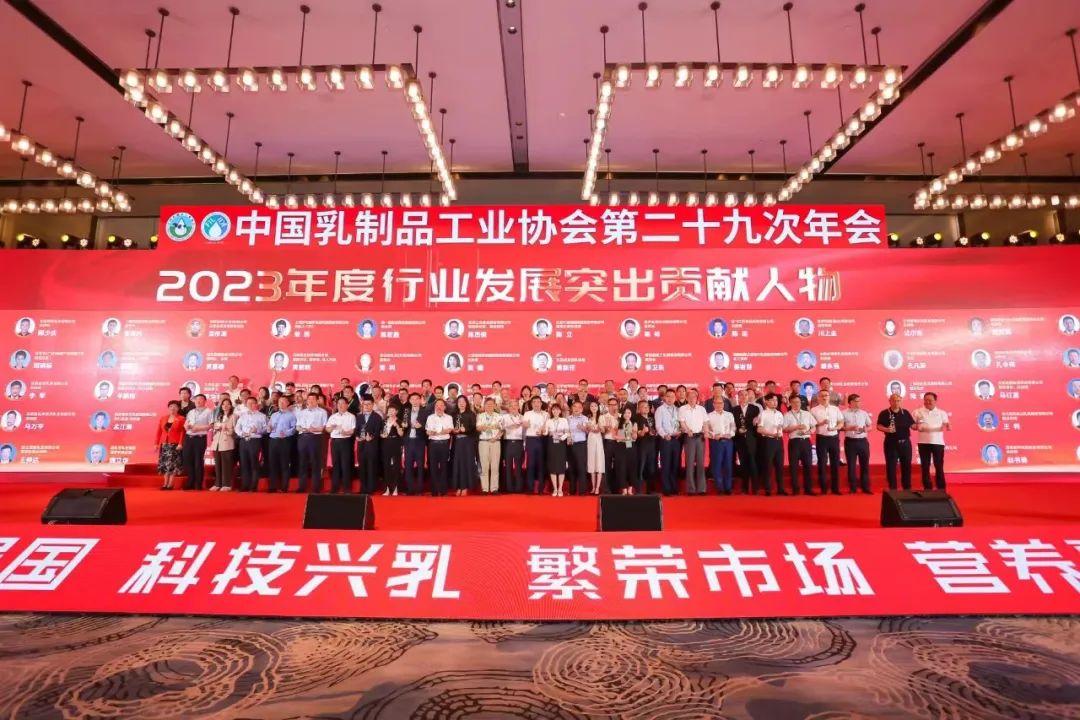 參觀拓思路 交流促發(fā)展 | 集團(tuán)領(lǐng)導(dǎo)參加中乳協(xié)第二十九次年會(huì)暨中國(guó)(國(guó)際)乳業(yè)技術(shù)博覽會(huì)并到江西陽(yáng)光乳業(yè)參觀座談 參觀拓思路 交流促發(fā)展 | 集團(tuán)領(lǐng)導(dǎo)參加中乳協(xié)第二十九次年會(huì)暨中國(guó)(國(guó)際)乳業(yè)技術(shù)博覽會(huì)并到江西陽(yáng)光乳業(yè)參觀座談