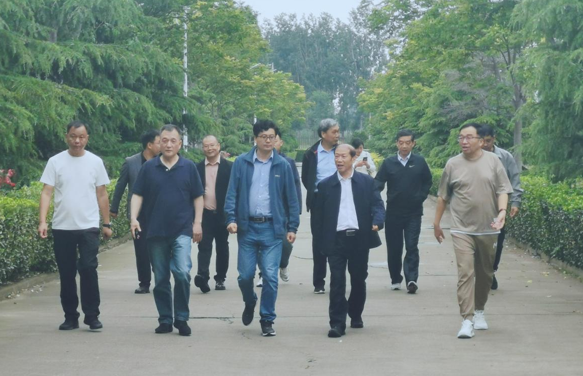 花花牛丨河南農(nóng)業(yè)大學(xué)黨委副書記、校長介曉磊一行蒞臨花花牛河南瑞亞參觀調(diào)研