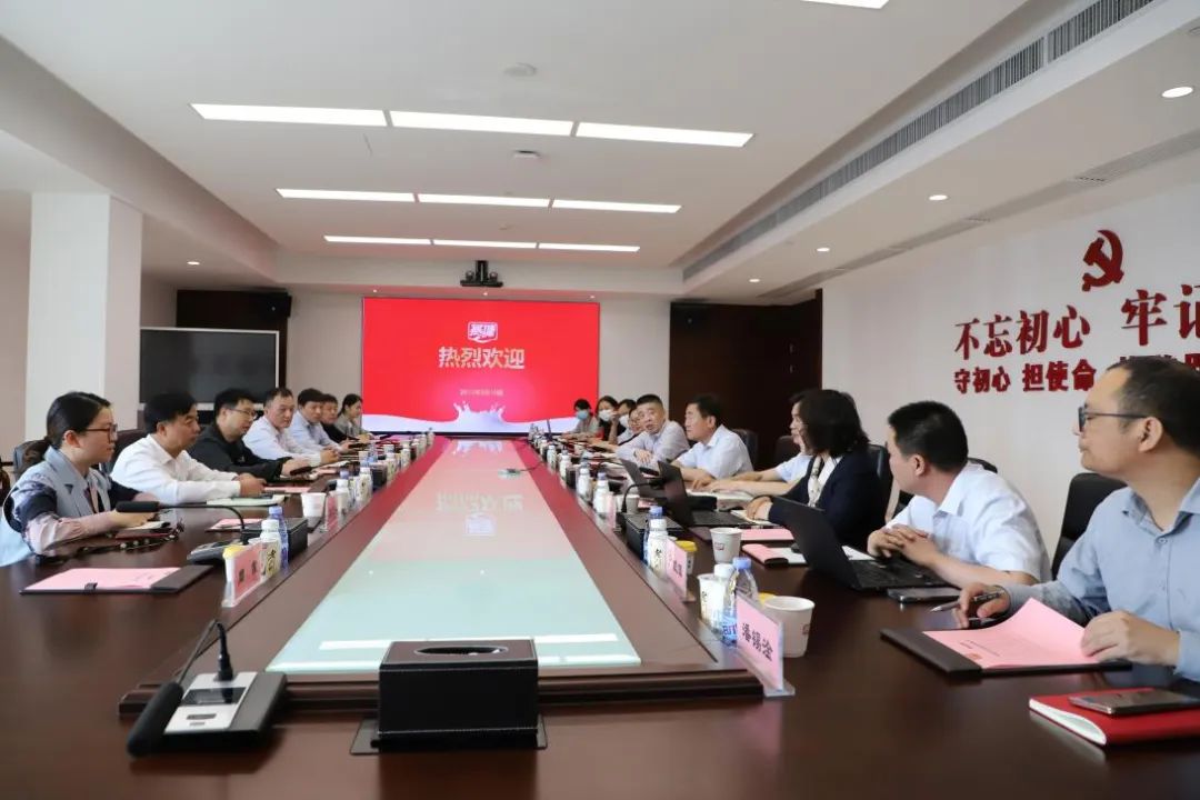 交流促提升 互動謀發(fā)展|花花牛乳業(yè)集團總裁楊永帶隊分別赴廣東燕塘乳業(yè)及越秀風(fēng)行乳業(yè)參觀交流 交流促提升 互動謀發(fā)展|花花牛乳業(yè)集團總裁楊永帶隊分別赴廣東燕塘乳業(yè)及越秀風(fēng)行乳業(yè)參觀交流