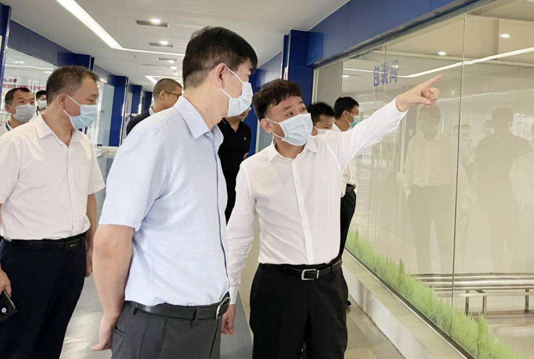 快訊丨河南省人民政府國(guó)有資產(chǎn)監(jiān)督管理委員會(huì)副主任劉銀志蒞臨花花牛乳業(yè)集團(tuán)參觀座談 快訊丨河南省人民政府國(guó)有資產(chǎn)監(jiān)督管理委員會(huì)副主任劉銀志蒞臨花花牛乳業(yè)集團(tuán)參觀座談