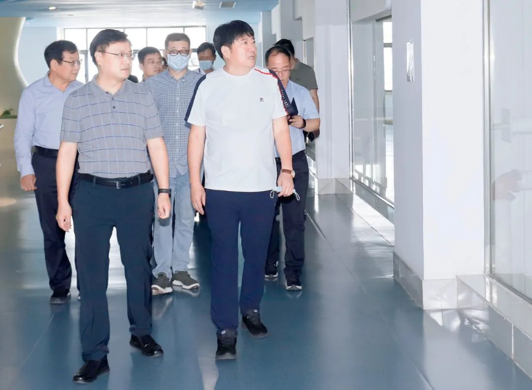 快訊|社旗縣人民政府縣長(zhǎng)關(guān)文波一行蒞臨花花牛乳業(yè)集團(tuán)參觀考察 快訊|社旗縣人民政府縣長(zhǎng)關(guān)文波一行蒞臨花花牛乳業(yè)集團(tuán)參觀考察