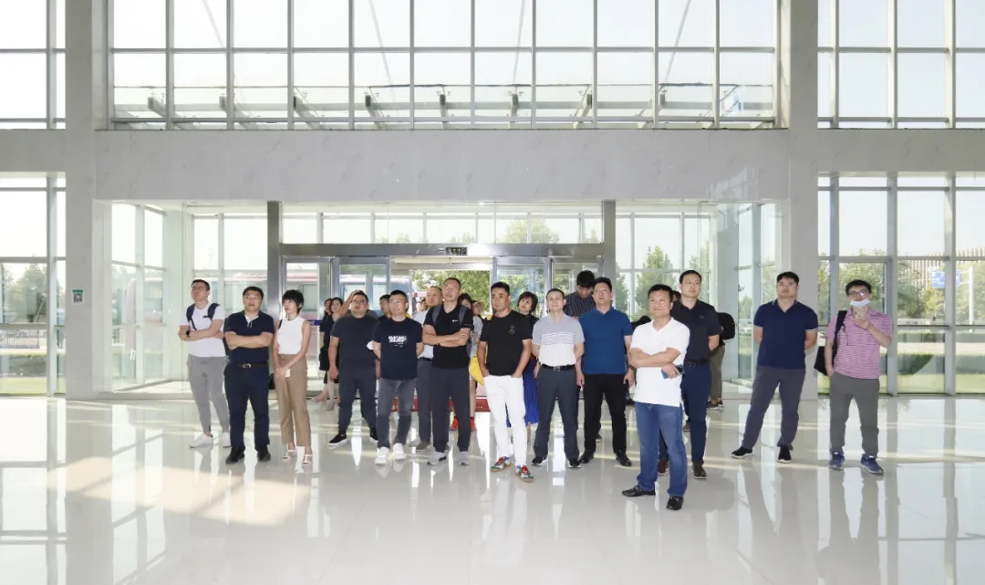 快訊 | 長江商學院智能制造學會走進花花牛乳業(yè)集團