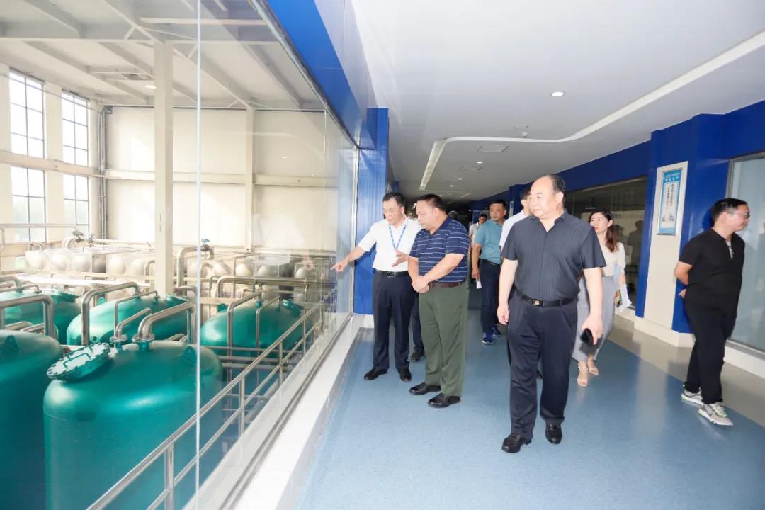 快訊 | 河南省人民政府食品安全委員會辦公室第三批食品安全示范區(qū)驗收組領(lǐng)導(dǎo)蒞臨花花牛乳業(yè)集團(tuán)驗收食品安全示范區(qū)建設(shè)情況