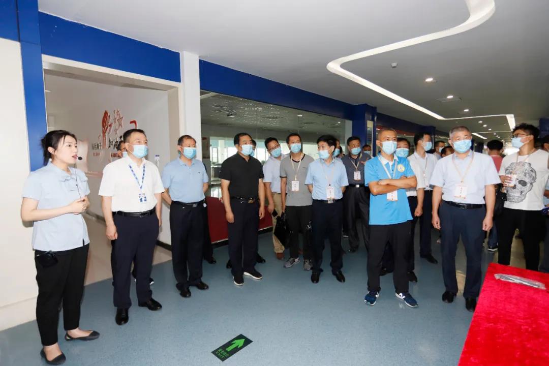 鄭州市安全生產(chǎn)雙重預防體系建設現(xiàn)場觀摩會在花花牛乳業(yè)集團鄭州分公司召開