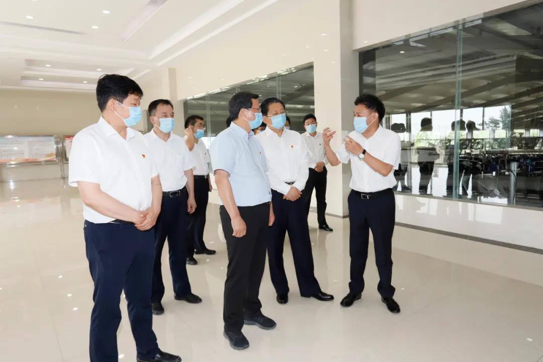 快訊 | 河南省委常委、省紀委書記、省監(jiān)委主任任正曉蒞臨花花牛乳業(yè)集團新蔡瑞亞牧場調(diào)研