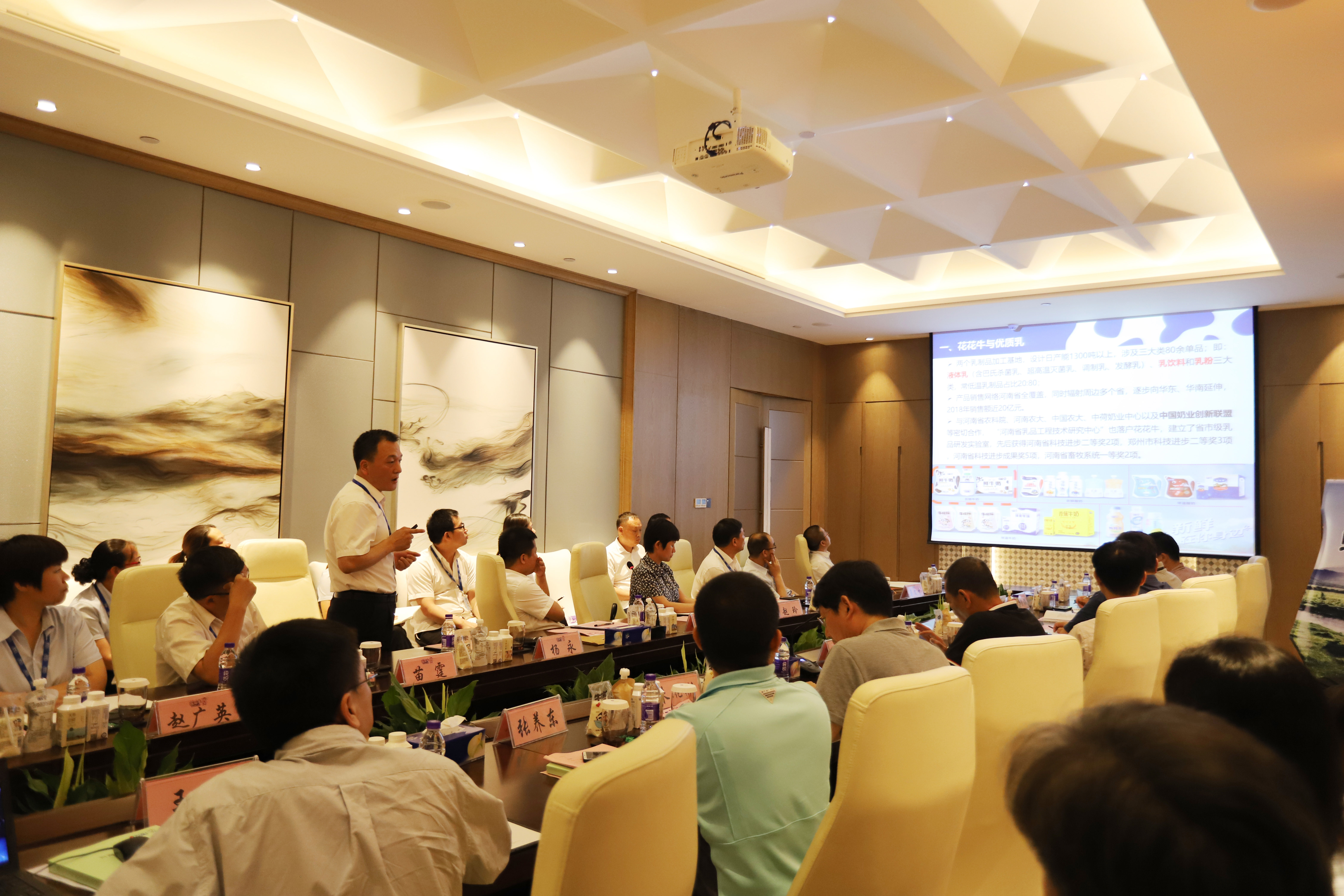 河南首家！花花牛乳業(yè)集團(tuán)通過(guò)優(yōu)質(zhì)乳工程驗(yàn)收