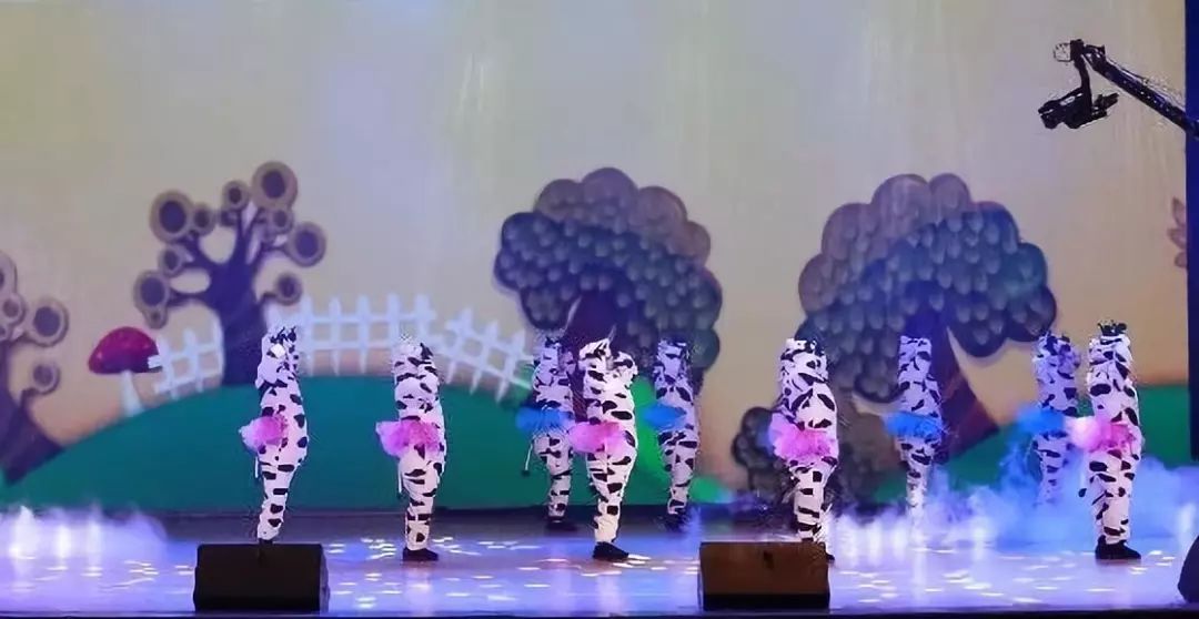 “贏在2019”，花花牛乳業(yè)集團(tuán)2019年新春晚會(huì)盛大開(kāi)幕