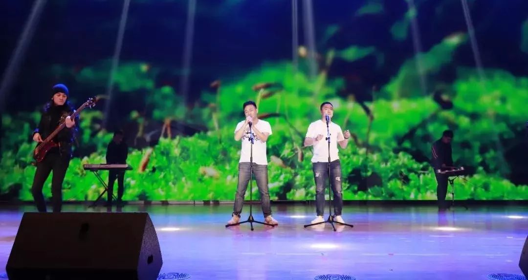 “贏在2019”，花花牛乳業(yè)集團(tuán)2019年新春晚會(huì)盛大開(kāi)幕