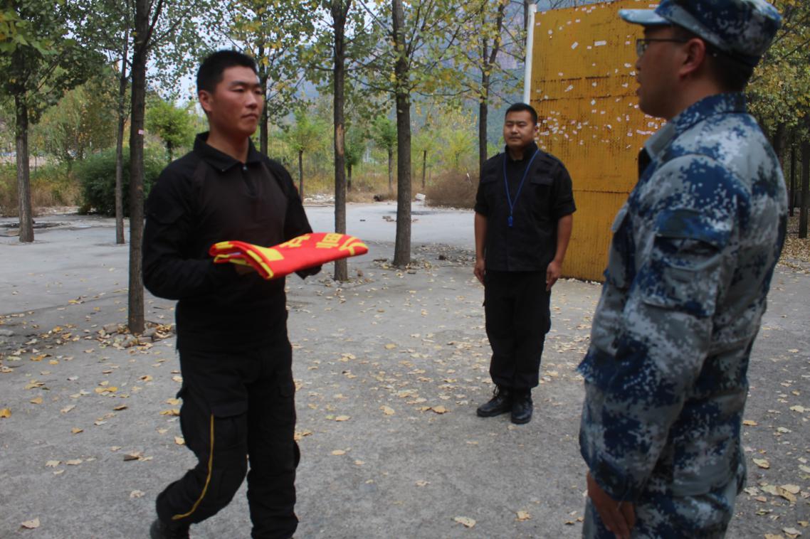 組織開展戶外拓展訓(xùn)練活動 組織開展戶外拓展訓(xùn)練活動