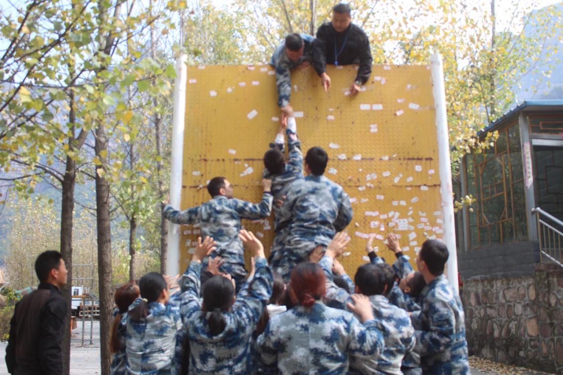 組織開展戶外拓展訓(xùn)練活動 組織開展戶外拓展訓(xùn)練活動