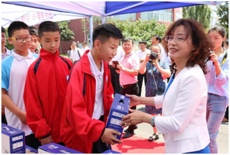 “健康中原，牛奶伴您行——花花牛乳業(yè)集團(tuán)2018中國(guó)小康牛奶行動(dòng)” 公益助學(xué)啟動(dòng)儀式隆重舉行