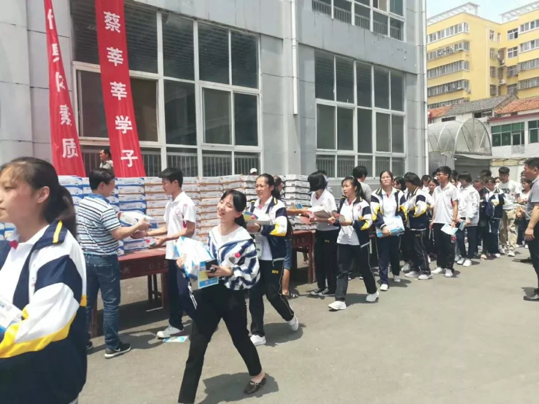 花花牛|捐助教育100萬元！做公益，我們是認真的！