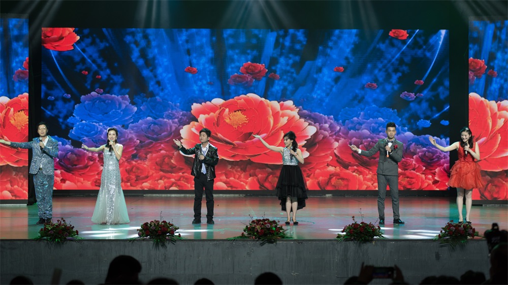 “不忘初心、聚力前行” 花花牛集團(tuán)2018迎新春聯(lián)歡會(huì)隆重舉行