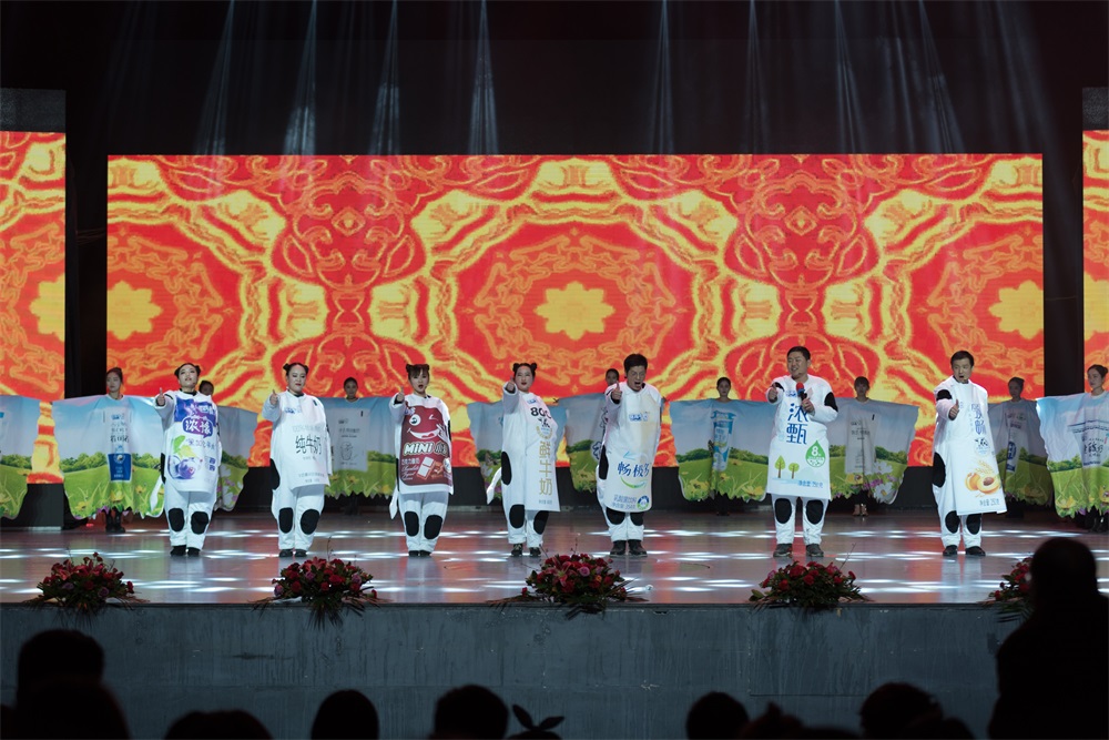 “不忘初心、聚力前行” 花花牛集團(tuán)2018迎新春聯(lián)歡會(huì)隆重舉行