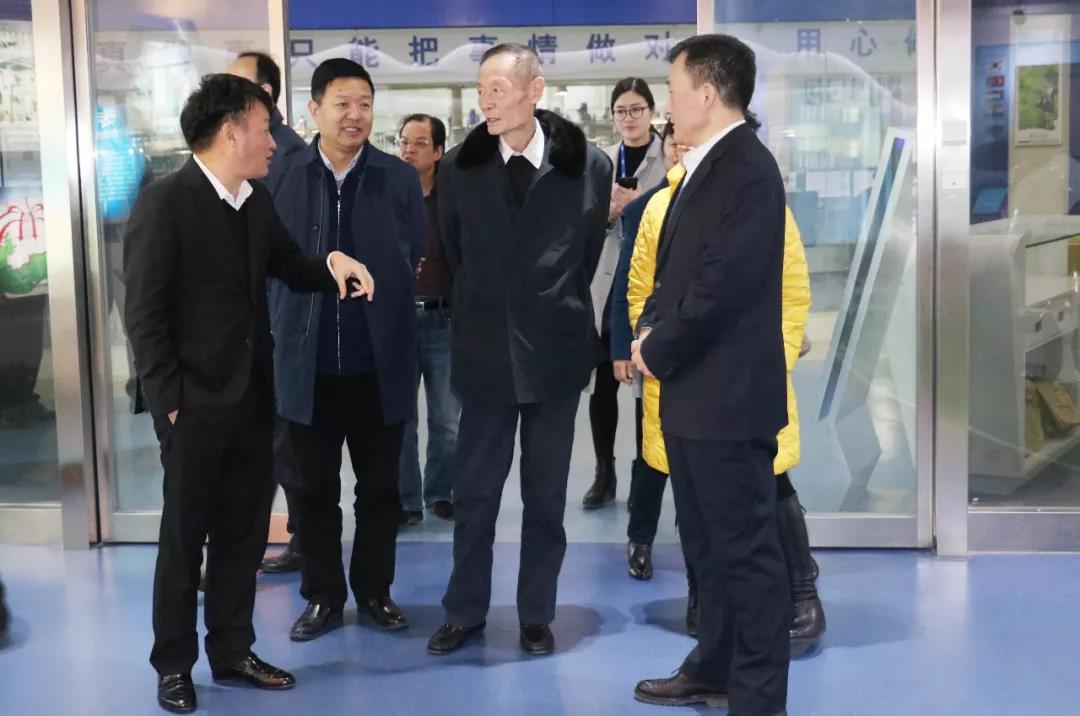 中國(guó)奶業(yè)協(xié)會(huì)高鴻賓會(huì)長(zhǎng)蒞臨花花牛指導(dǎo)工作 中國(guó)奶業(yè)協(xié)會(huì)高鴻賓會(huì)長(zhǎng)蒞臨花花牛指導(dǎo)工作