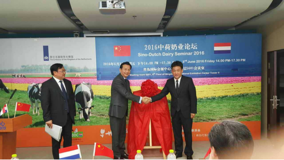 花花牛牛氣沖天！農(nóng)業(yè)部長品嘗“領暢”點贊，又獲國際奶業(yè)平臺青睞