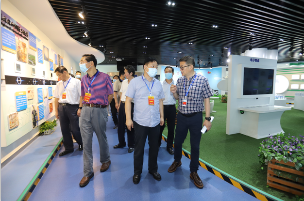 快訊|鄭州市人大代表蒞臨河南花花牛乳業(yè)集團參觀調(diào)研 快訊|鄭州市人大代表蒞臨河南花花牛乳業(yè)集團參觀調(diào)研