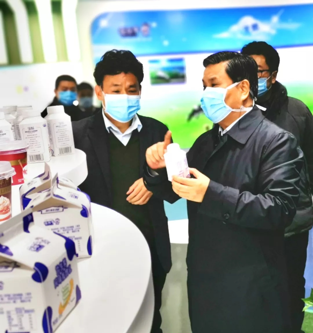 快訊丨河南省副省長(zhǎng)武國定蒞臨花花牛乳業(yè)集團(tuán)調(diào)研重點(diǎn)保障企業(yè)復(fù)工復(fù)產(chǎn)情況 快訊丨河南省副省長(zhǎng)武國定蒞臨花花牛乳業(yè)集團(tuán)調(diào)研重點(diǎn)保障企業(yè)復(fù)工復(fù)產(chǎn)情況