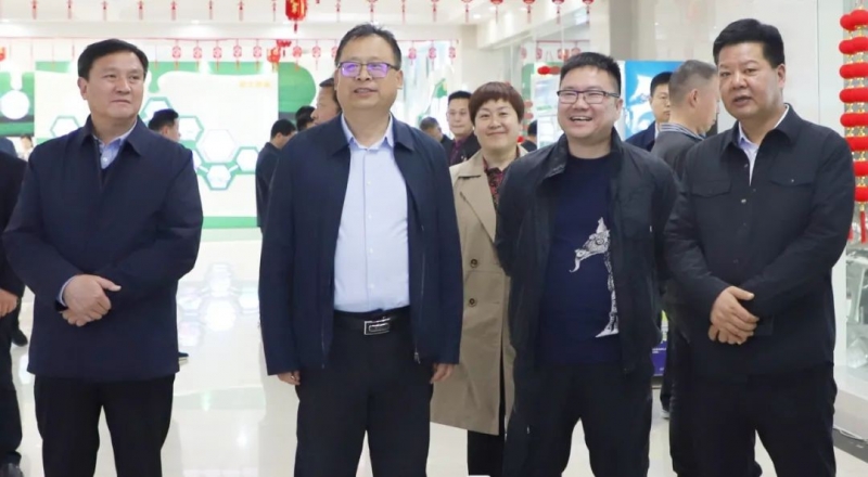 花花牛丨駐馬店市遂平縣政協(xié)黨組書記、主席張衛(wèi)東一行蒞臨花花牛魯山瑞亞牧場(chǎng)參觀