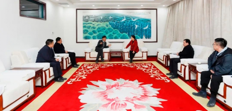 發(fā)揮產(chǎn)業(yè)優(yōu)勢 助力鄉(xiāng)村振興 | 民權(quán)縣委副書記、縣長王靜嫻會見關(guān)曉彥董事長一行