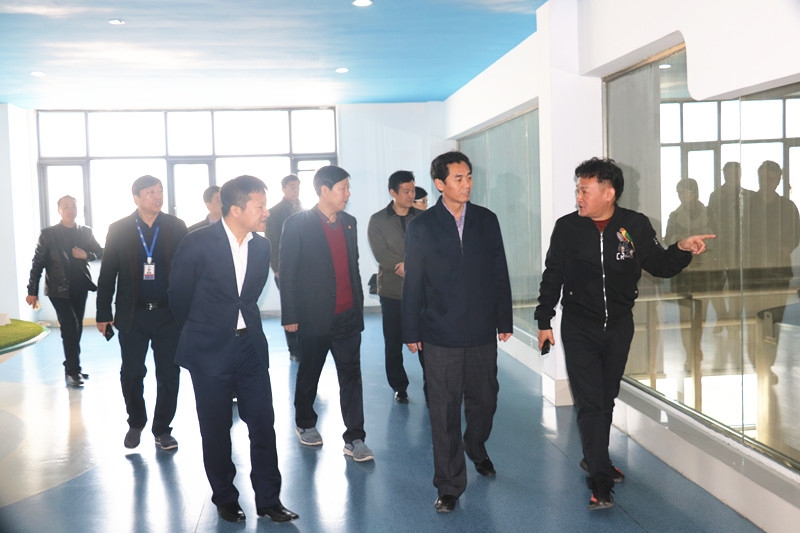 封丘縣縣長王獻臣一行蒞臨花花牛集團養(yǎng)殖、乳品事業(yè)部參觀調(diào)研