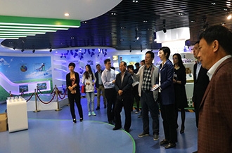 鄭州市二七區(qū)區(qū)委、統(tǒng)戰(zhàn)部部長王玉紅蒞臨花花牛生物科技有限公司參觀指導(dǎo)