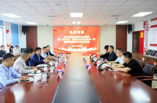 沈丘縣先進(jìn)制造業(yè)開(kāi)發(fā)區(qū)黨工委書(shū)記呂孝坤、金絲猴食品有限公司董事長(zhǎng)李旸等一行到訪河南花花牛乳業(yè)集團(tuán)